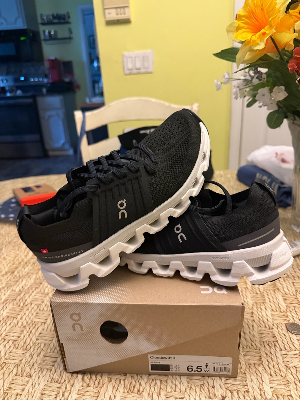 On Running Cloudswift 3 sz 6.5 womans new in box !!